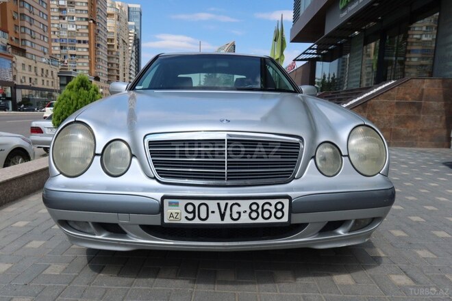 Mercedes E 220-1
