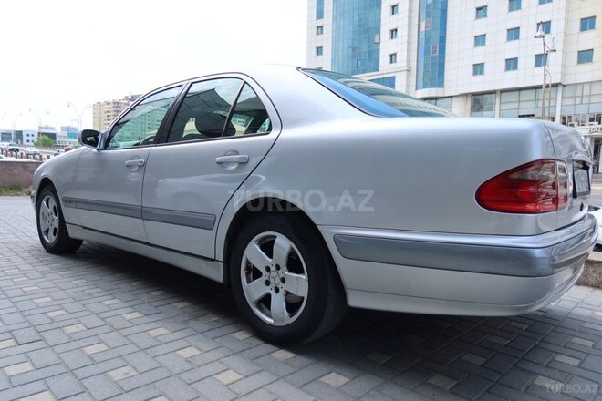 Mercedes E 220-3