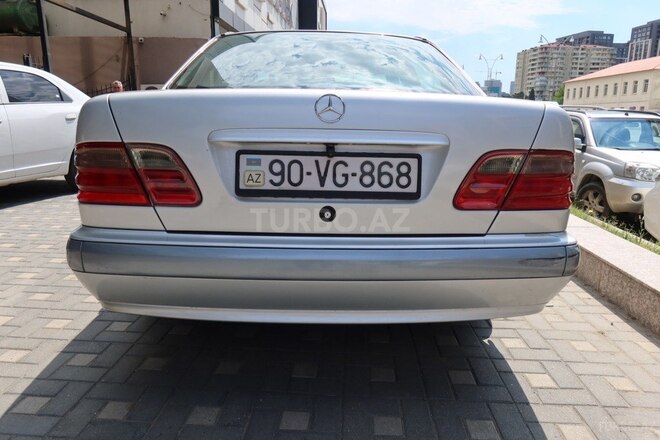 Mercedes E 220-4