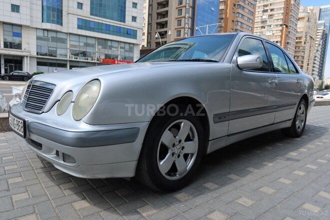 Mercedes E 220-2