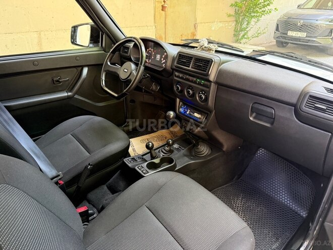 LADA (VAZ) Niva-8