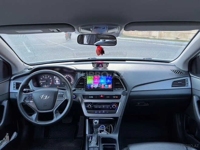 Hyundai Sonata-12