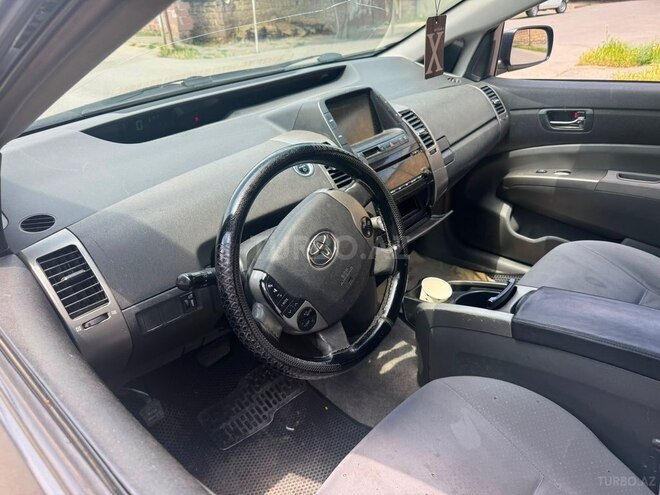 Toyota Prius-7
