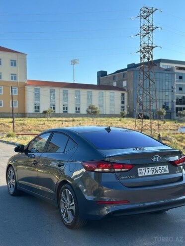 Hyundai Elantra-3