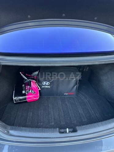 Hyundai Elantra-13