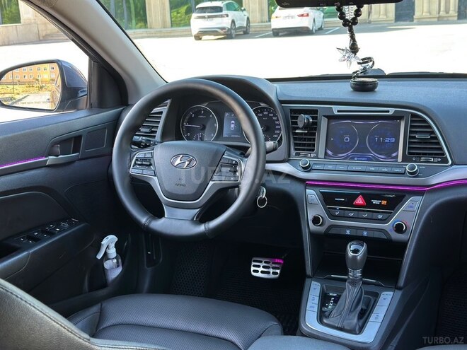 Hyundai Elantra-9