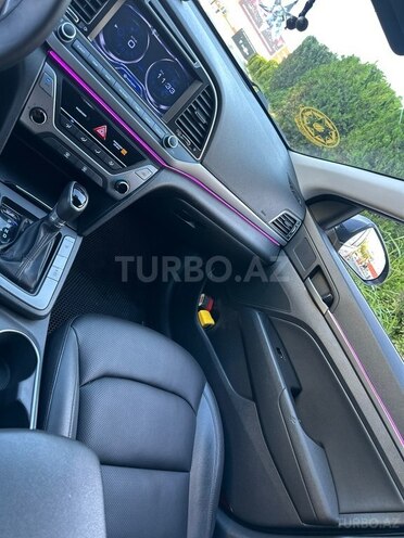 Hyundai Elantra-14