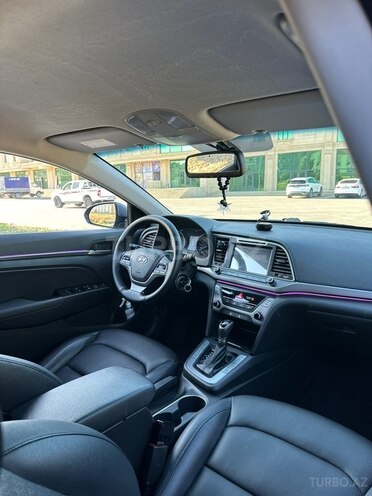 Hyundai Elantra-12