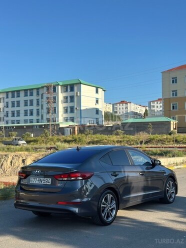 Hyundai Elantra-2