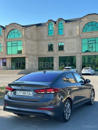 Hyundai Elantra-10