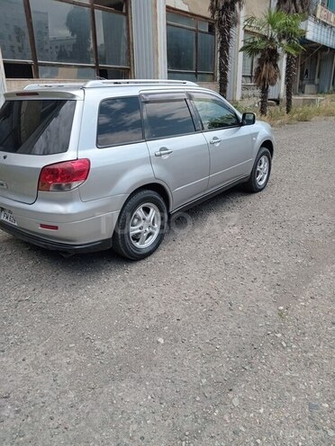 Mitsubishi Airtrek-4