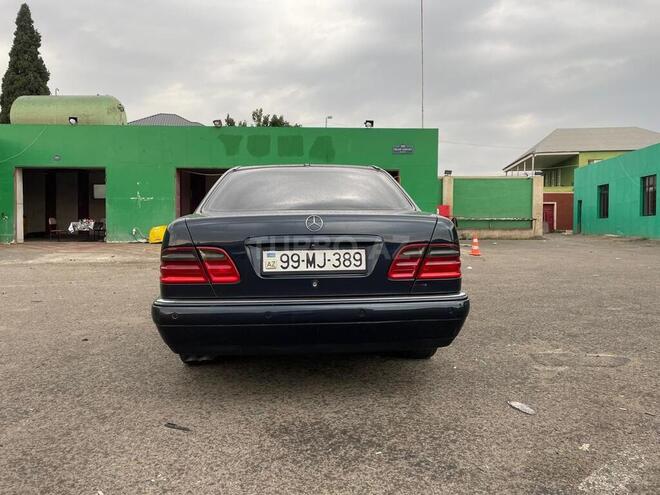 Mercedes E 240-2
