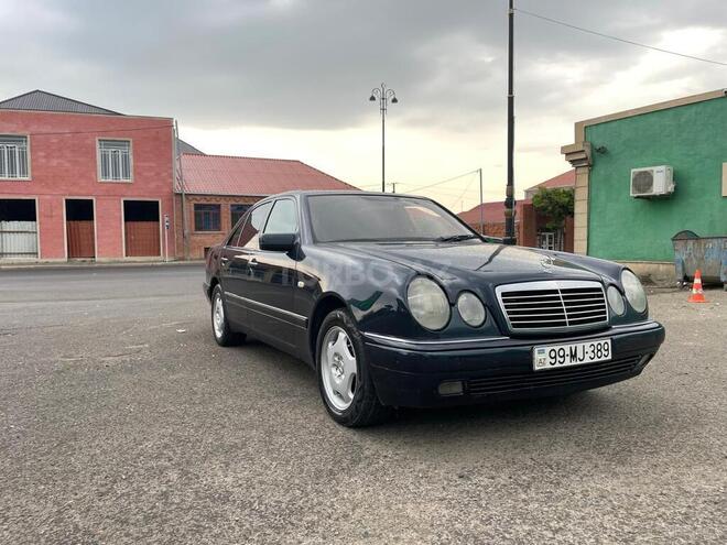 Mercedes E 240-5