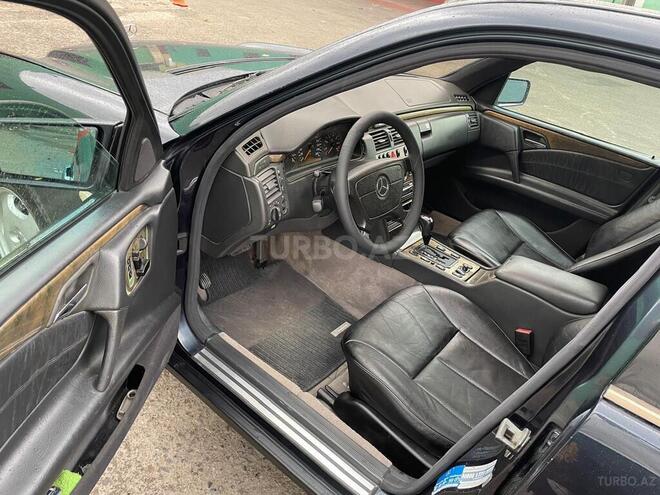 Mercedes E 240-10