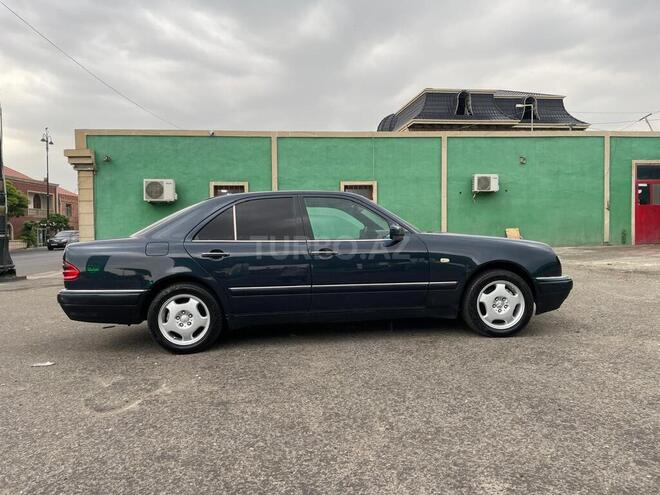 Mercedes E 240-8