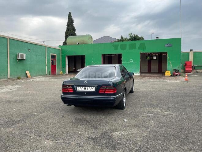 Mercedes E 240-6