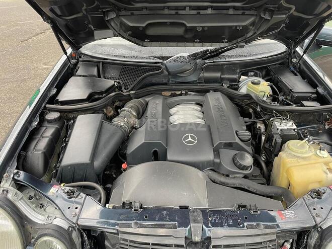 Mercedes E 240-12