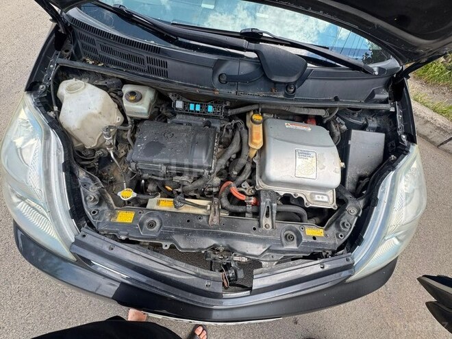 Toyota Prius-9
