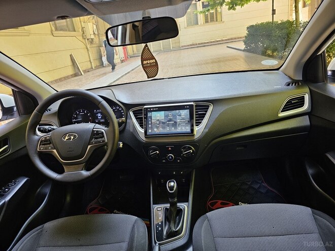 Hyundai Accent-14