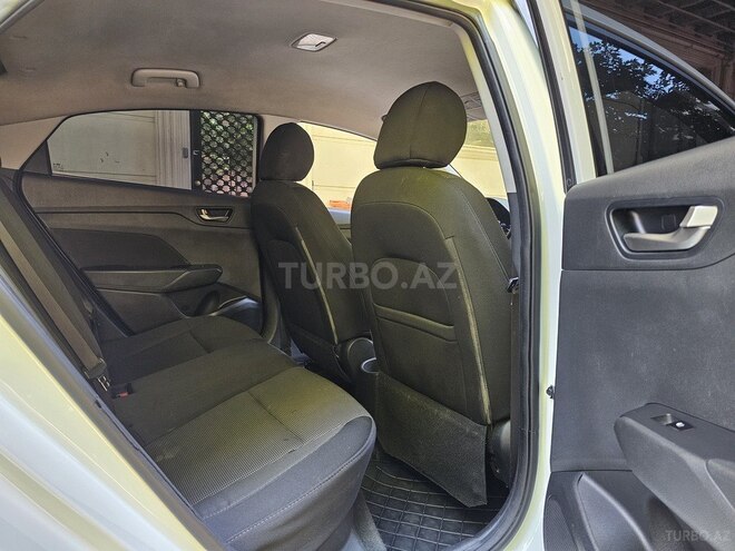 Hyundai Accent-13