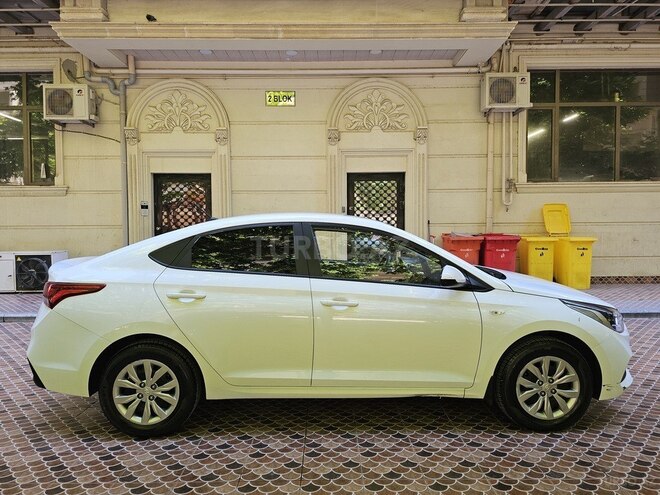 Hyundai Accent-9