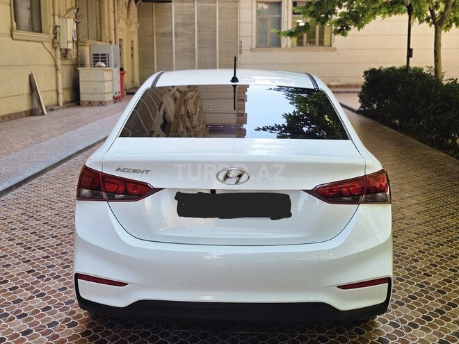 Hyundai Accent-2