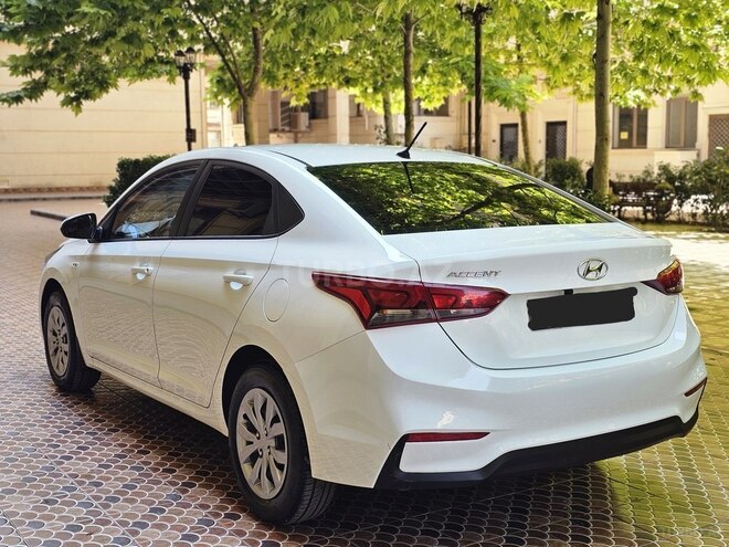 Hyundai Accent-7