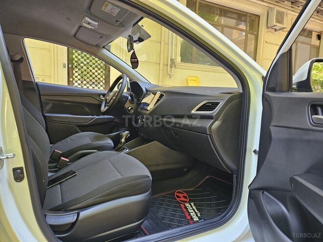 Hyundai Accent-10