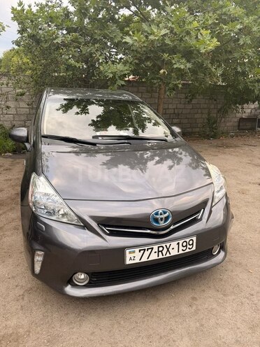 Toyota Prius V-1