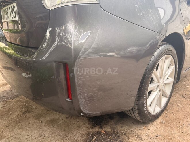 Toyota Prius V-8