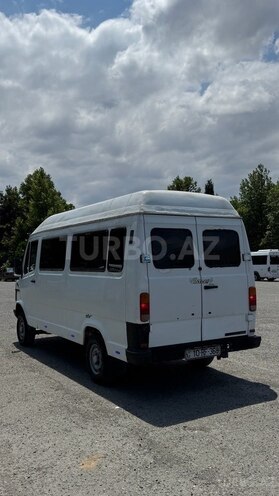 Mercedes 208 D-5