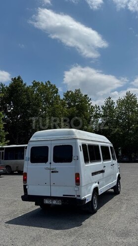 Mercedes 208 D-6