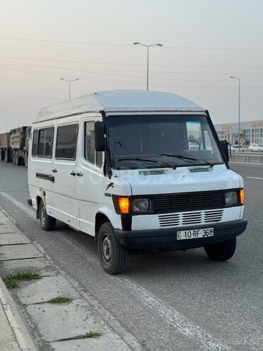 Mercedes 208 D-17