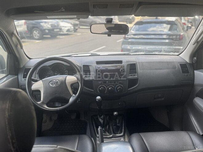 Toyota Hilux-8