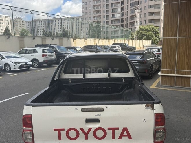 Toyota Hilux-4