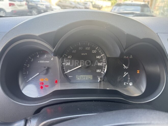 Toyota Hilux-9