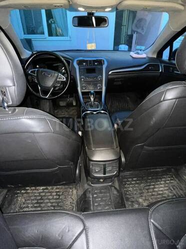 Ford Fusion-4