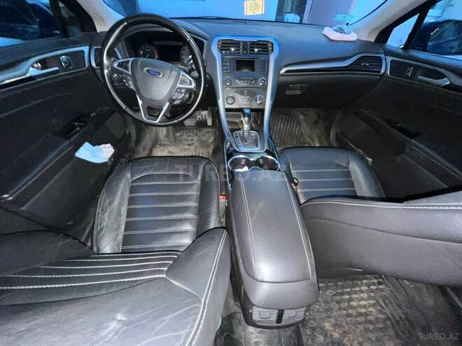 Ford Fusion-8