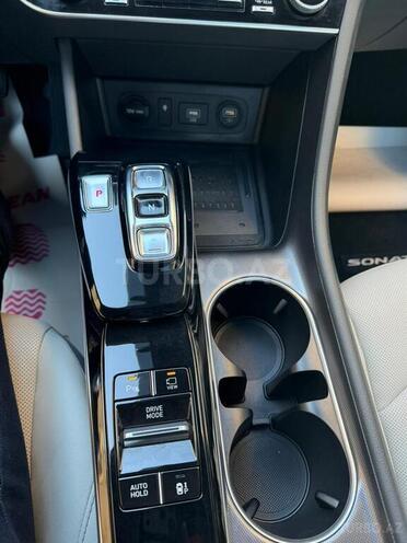 Hyundai Sonata-12