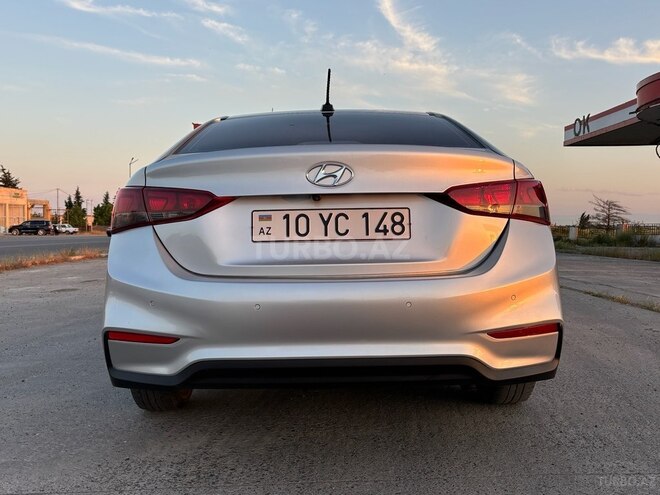 Hyundai Accent-4