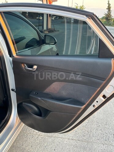 Hyundai Accent-7