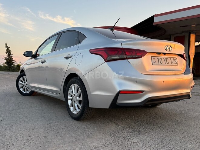 Hyundai Accent-5