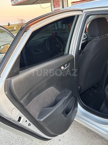 Hyundai Accent-10