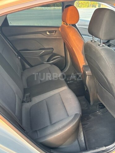 Hyundai Accent-6