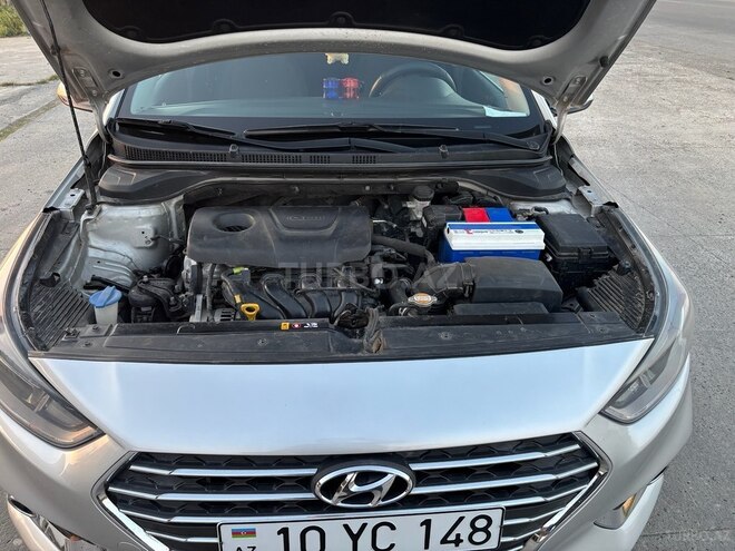 Hyundai Accent-14