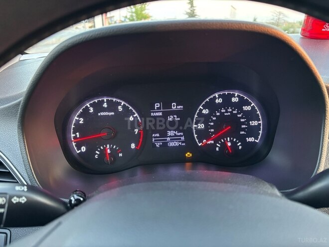 Hyundai Accent-16