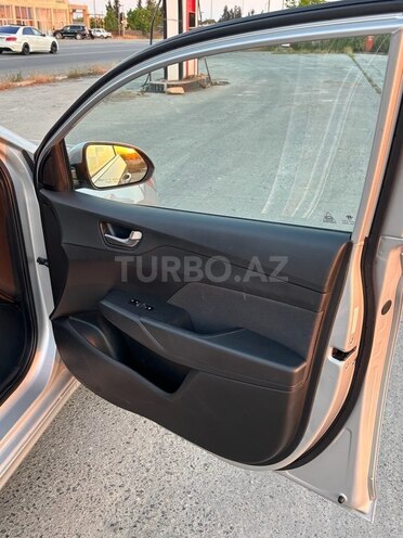 Hyundai Accent-13