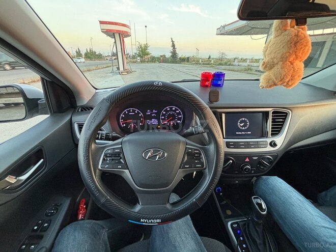 Hyundai Accent-17