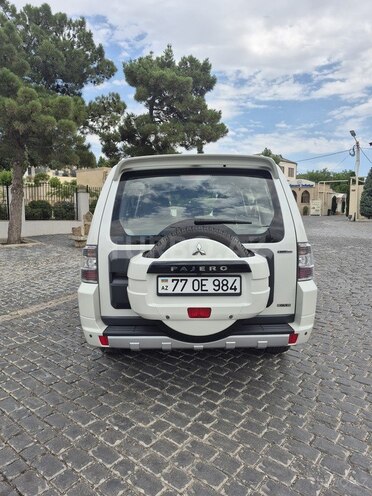 Mitsubishi Pajero-5