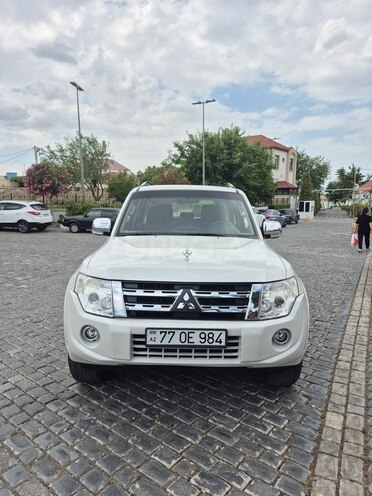 Mitsubishi Pajero-4